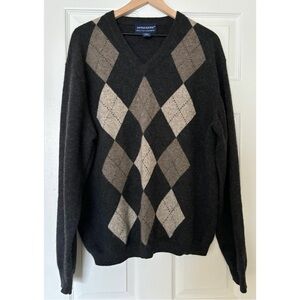 Davis & Squire v-neck cashmere sweater